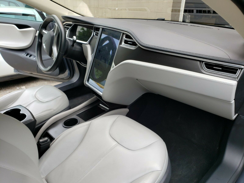 Illustration for article titled At $29,900, Could This 2013 Model S 85 Mean It’s Finally Time to Buy a Tesla?